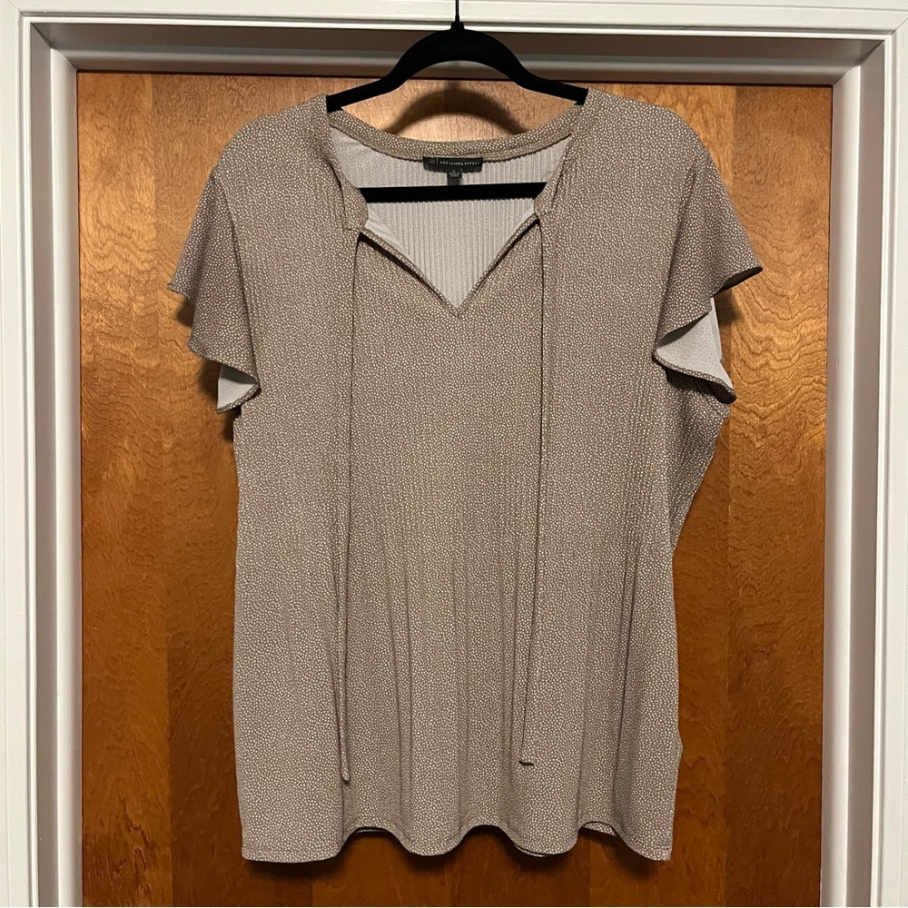 Adrianna Papell Elegant Beige Women's Top. Size Large.